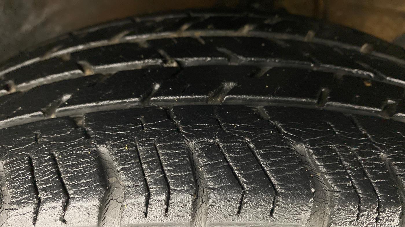 2010 Hyundai Accent EXECUTIVE GLE, Petrol, Manual, 33,370 km, Right Front Tyre Tread