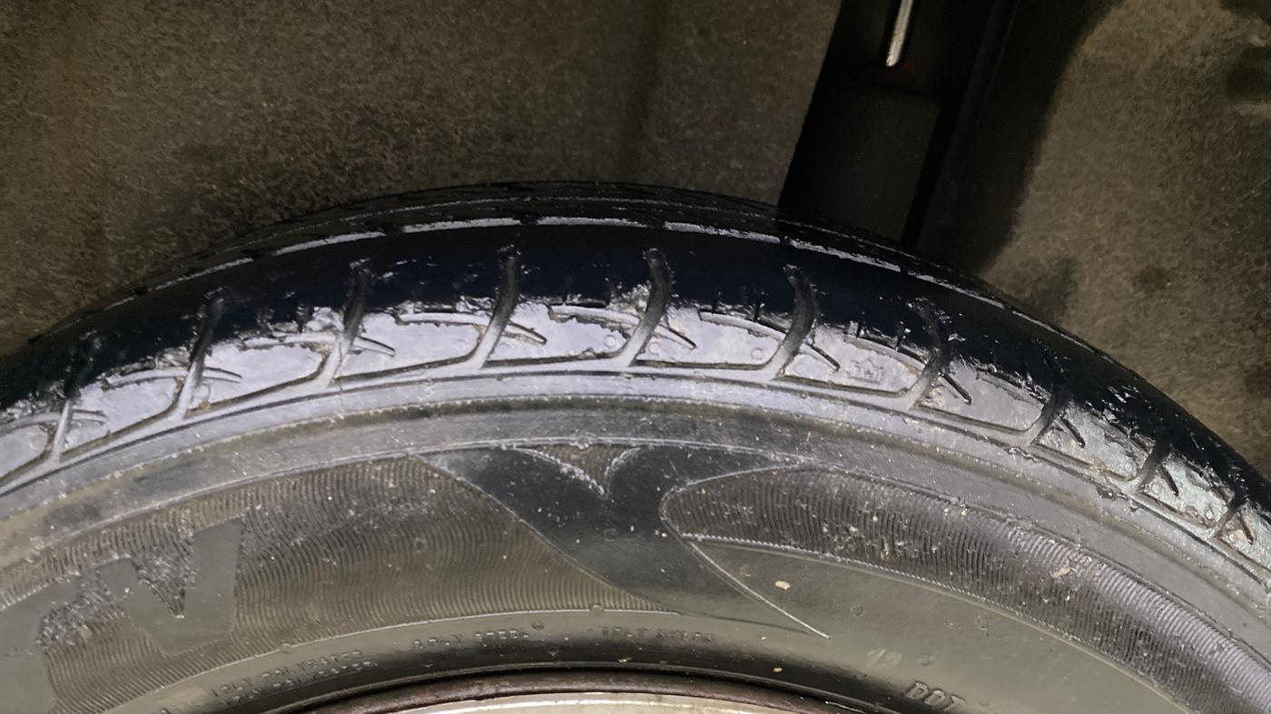 2017 Maruti Ertiga VXI CNG, CNG, Manual, 37,257 km, Left Rear Tyre Tread