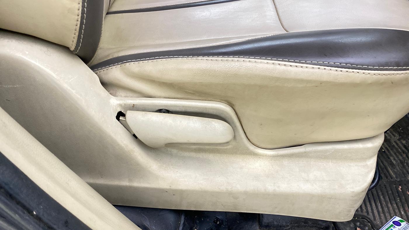2017 Maruti Ertiga VXI CNG, CNG, Manual, 37,257 km, Driver Side Adjustment Panel