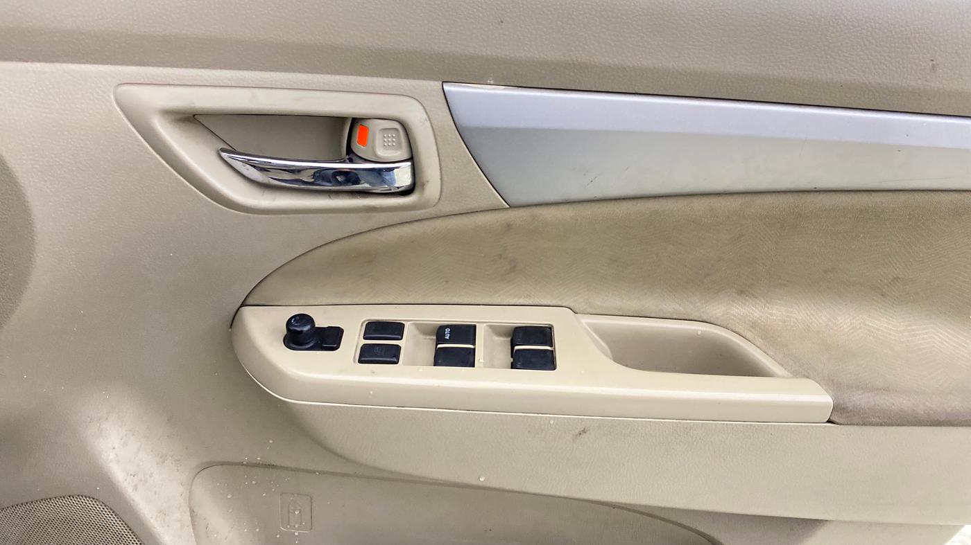 2017 Maruti Ertiga VXI CNG, CNG, Manual, 37,257 km, Driver Side Door Panels Control