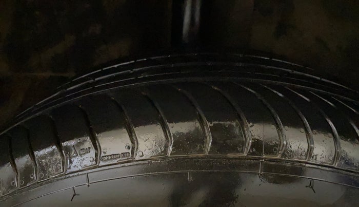 2022 MG ASTOR STYLE EX 1.5 MT, Petrol, Manual, 32,276 km, Right Rear Tyre Tread