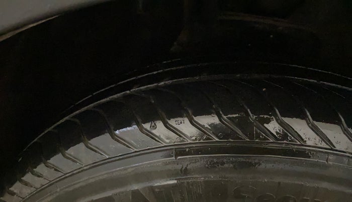 2022 MG ASTOR STYLE EX 1.5 MT, Petrol, Manual, 32,276 km, Left Front Tyre Tread
