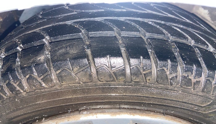 2012 Hyundai Eon MAGNA +, Petrol, Manual, 56,557 km, Right Rear Tyre Tread