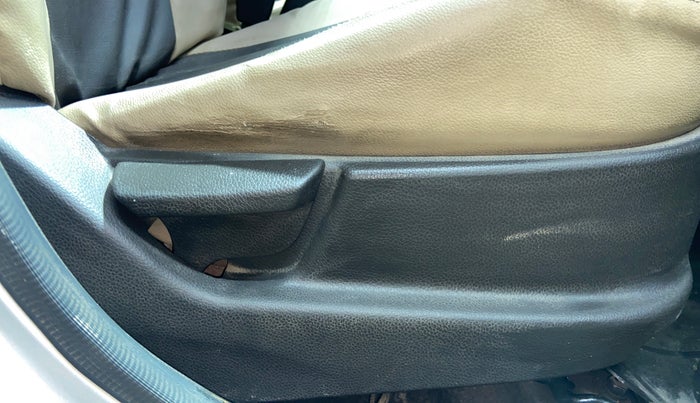 2012 Hyundai Eon MAGNA +, Petrol, Manual, 56,557 km, Driver Side Adjustment Panel