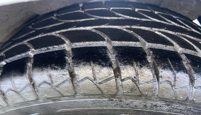 2012 Hyundai Eon MAGNA +, Petrol, Manual, 56,557 km, Left Rear Tyre Tread