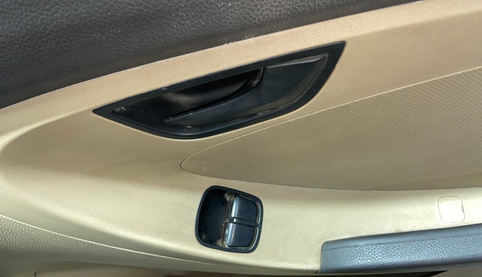 2012 Hyundai Eon MAGNA +, Petrol, Manual, 56,557 km, Driver Side Door Panels Control