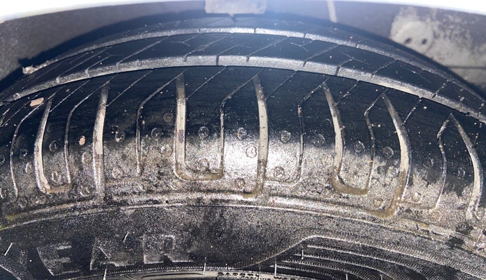 2012 Hyundai Eon MAGNA +, Petrol, Manual, 56,557 km, Right Front Tyre Tread