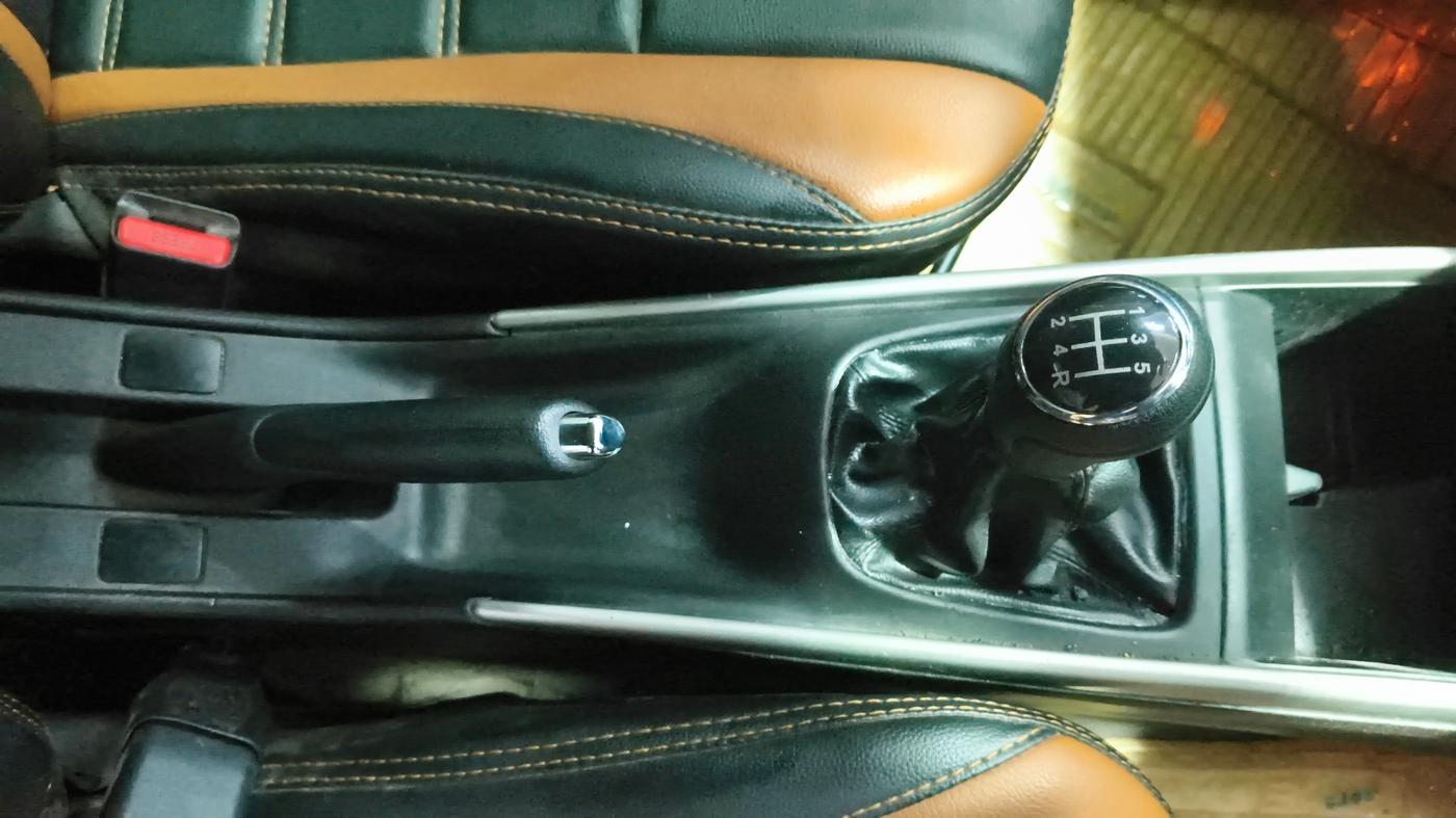 2017 Maruti Baleno ALPHA PETROL 1.2, Petrol, Manual, 1,19,624 km, Gear Lever