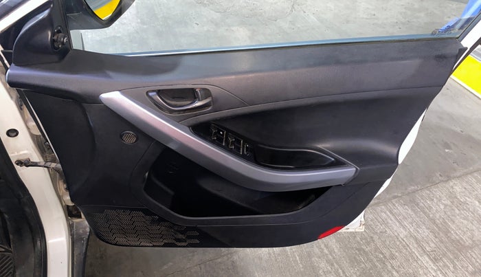 2022 Tata NEXON XM PETROL, Petrol, Manual, 66,589 km, Driver Side Door Panels Control