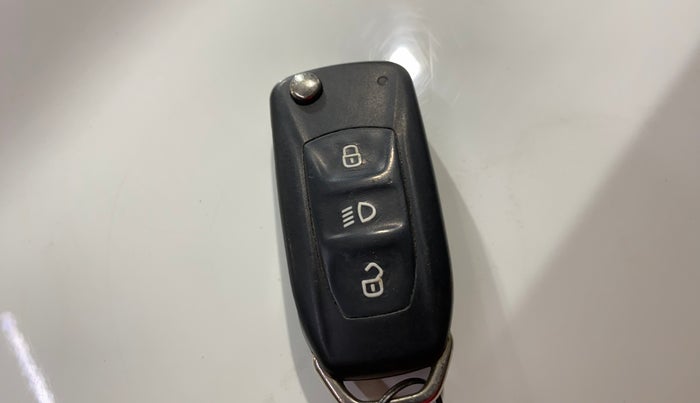 2022 Tata NEXON XM PETROL, Petrol, Manual, 66,589 km, Key Close Up