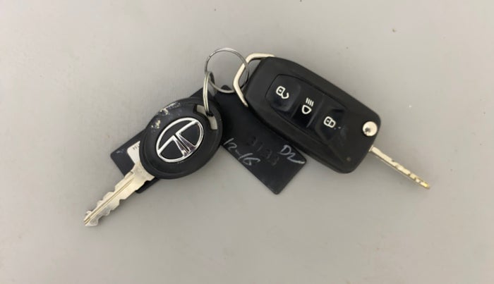 2017 Tata Tiago XZA PETROL, Petrol, Automatic, 31,959 km, Key Close Up