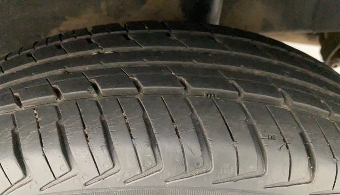 2015 Renault Kwid RXT 0.8, Petrol, Manual, 44,801 km, Left Rear Tyre Tread