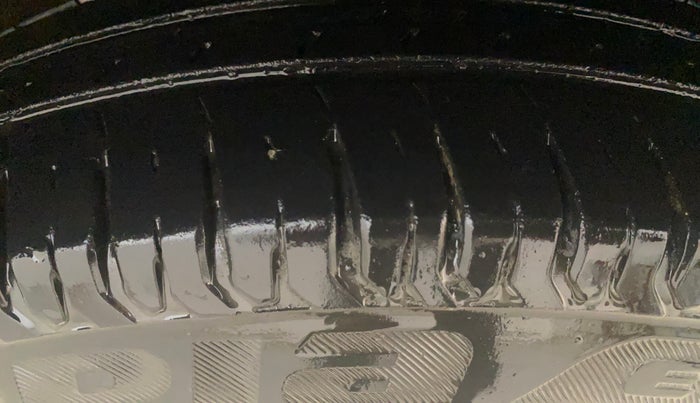 2020 Maruti Swift VXI AMT, Petrol, Automatic, 42,235 km, Right Front Tyre Tread