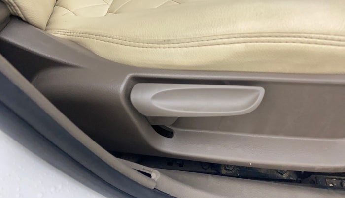 2013 Skoda Rapid AMBITION 1.6 TDI CR MT PLUS, Diesel, Manual, 81,509 km, Driver Side Adjustment Panel