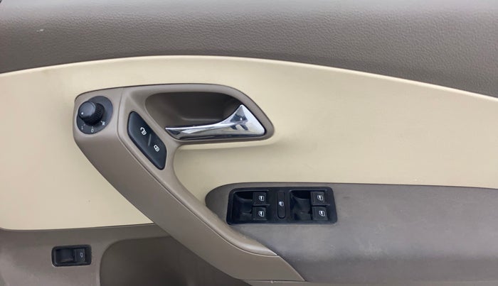 2013 Skoda Rapid AMBITION 1.6 TDI CR MT PLUS, Diesel, Manual, 81,509 km, Driver Side Door Panels Control