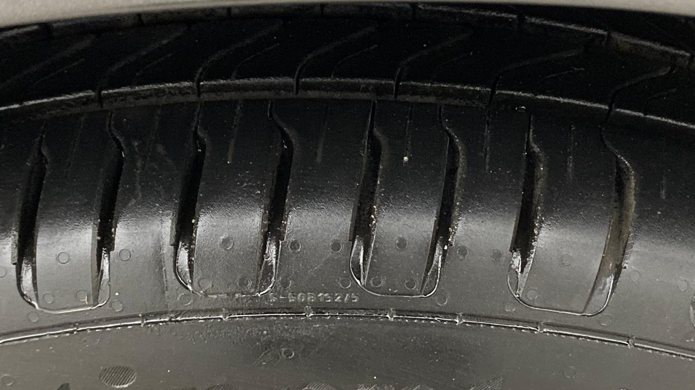 2021 Hyundai Verna SX (O)1.5 VTVT, Petrol, Manual, 1,17,381 km, Right Front Tyre Tread