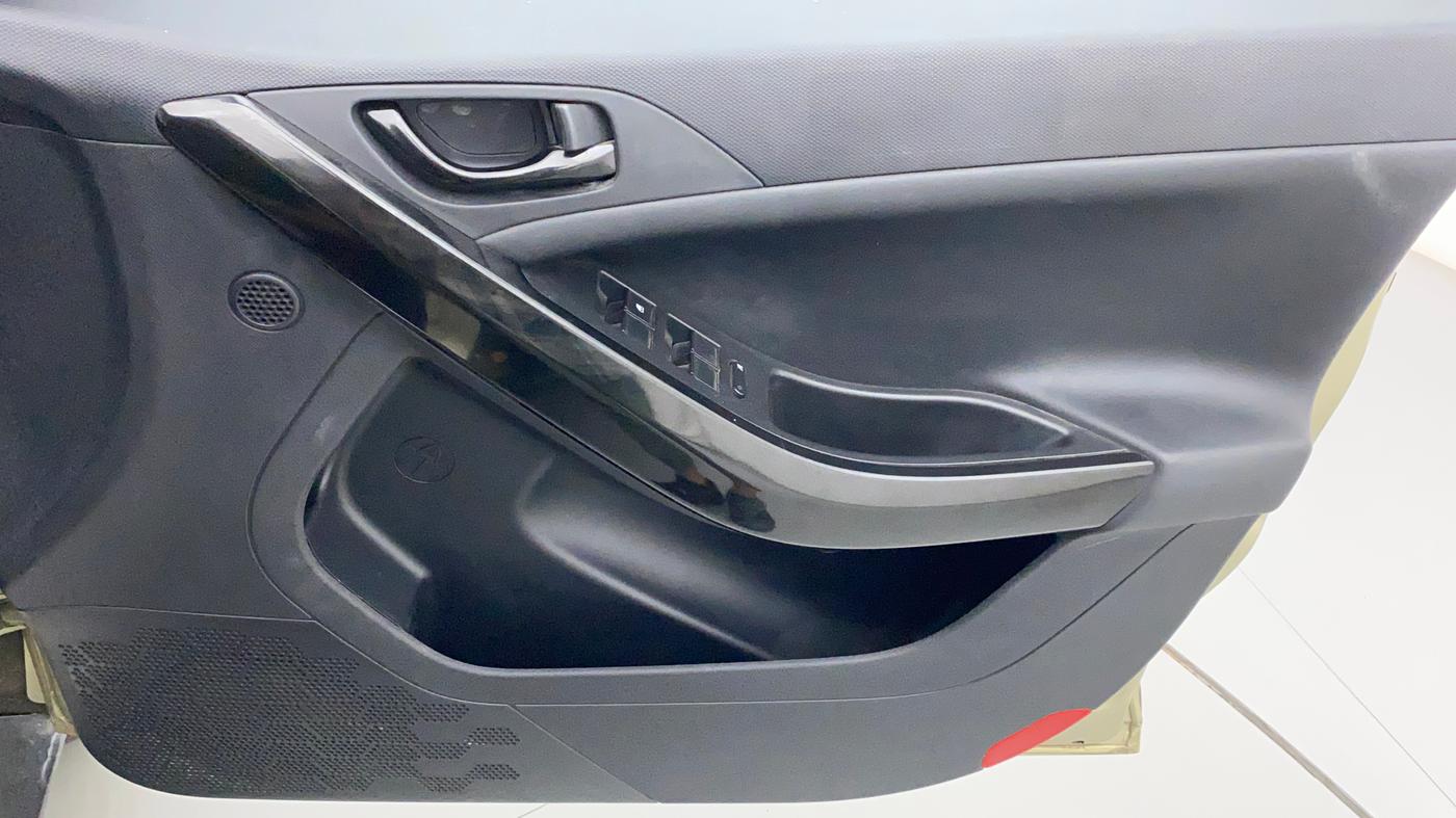 2022 Tata NEXON XZA PLUS KAZIRANGA PETROL, Petrol, Automatic, 14,426 km, Driver Side Door Panels Control