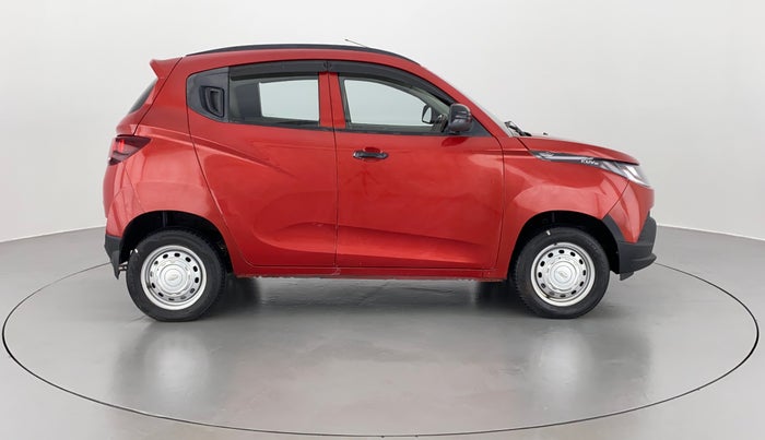 2017 Mahindra Kuv100 K2 D 6 STR, Diesel, Manual, 27,889 km, Right Side View