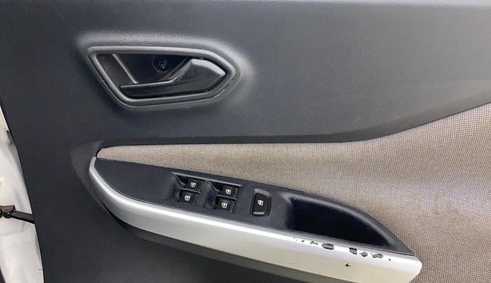 2023 Nissan MAGNITE XE, Petrol, Manual, 30,301 km, Driver Side Door Panels Control