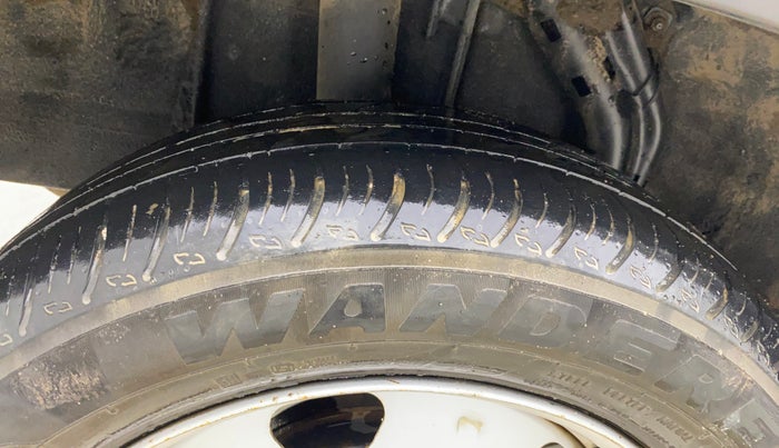 2023 Nissan MAGNITE XE, Petrol, Manual, 30,301 km, Right Rear Tyre Tread