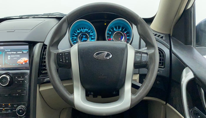 2017 Mahindra XUV500 W6, Diesel, Manual, 91,168 km, Steering Wheel Close Up