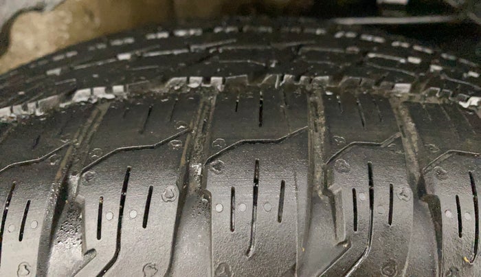 2017 Mahindra XUV500 W6, Diesel, Manual, 91,168 km, Left Rear Tyre Tread