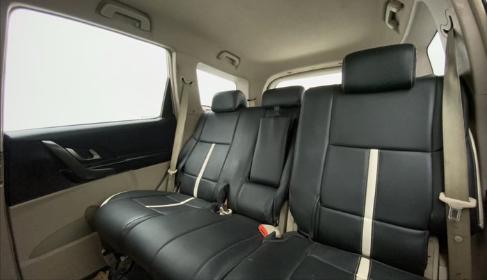 2017 Mahindra XUV500 W6, Diesel, Manual, 91,168 km, Reclining Back Row Seats