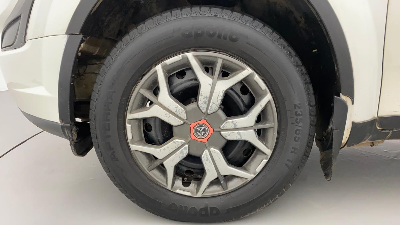 2017 Mahindra XUV500 W6, Diesel, Manual, 91,168 km, Left Front Wheel
