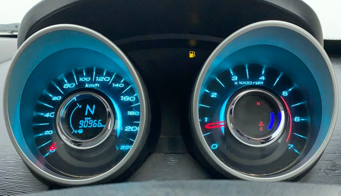 2017 Mahindra XUV500 W6, Diesel, Manual, 91,168 km, Odometer Image