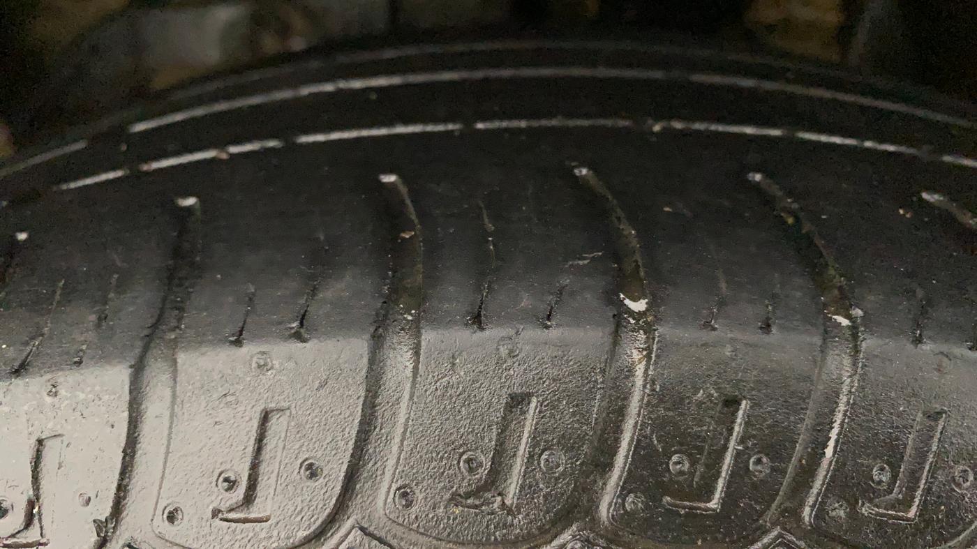 2017 Mahindra XUV500 W6, Diesel, Manual, 91,168 km, Left Front Tyre Tread