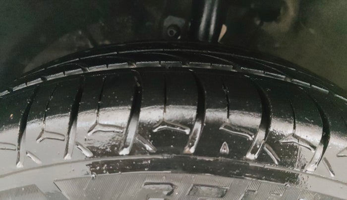 2018 Maruti Dzire ZXI, Petrol, Manual, 70,923 km, Left Front Tyre Tread