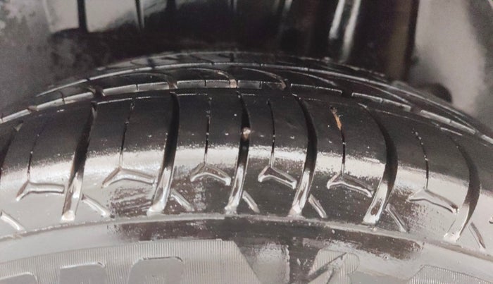 2018 Maruti Dzire ZXI, Petrol, Manual, 70,923 km, Left Rear Tyre Tread