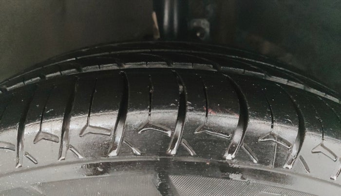 2018 Maruti Dzire ZXI, Petrol, Manual, 70,923 km, Right Front Tyre Tread