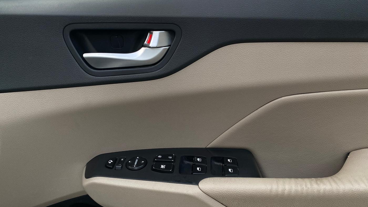 2019 Hyundai Verna 1.6 VTVT SX (O) AT, Petrol, Automatic, 97,335 km, Driver Side Door Panels Control
