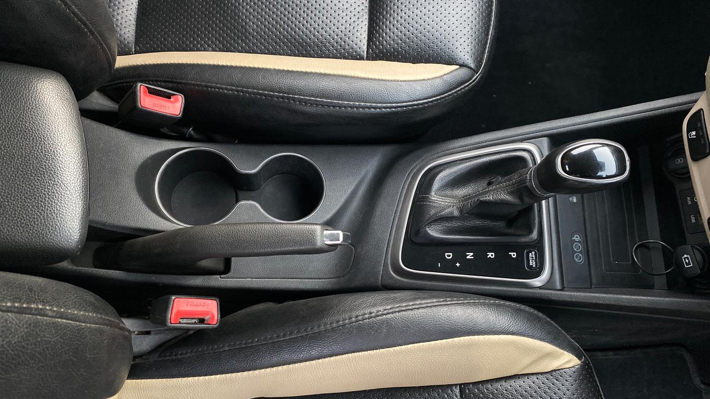 2019 Hyundai Verna 1.6 VTVT SX (O) AT, Petrol, Automatic, 97,335 km, Gear Lever