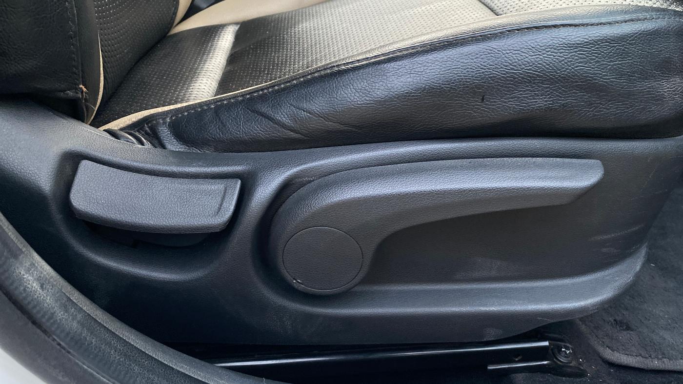 2019 Hyundai Verna 1.6 VTVT SX (O) AT, Petrol, Automatic, 97,335 km, Driver Side Adjustment Panel