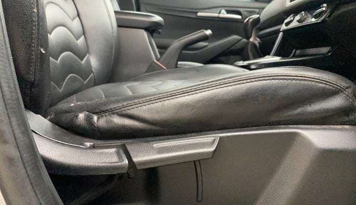 2019 KIA SELTOS HTK PLUS 1.5 DIESEL, Diesel, Manual, 1,50,163 km, Driver Side Adjustment Panel