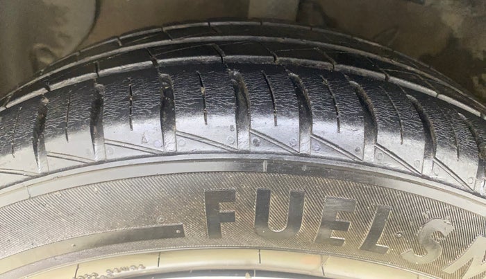 2022 Hyundai AURA S 1.2 CNG, CNG, Manual, 9,976 km, Left Front Tyre Tread