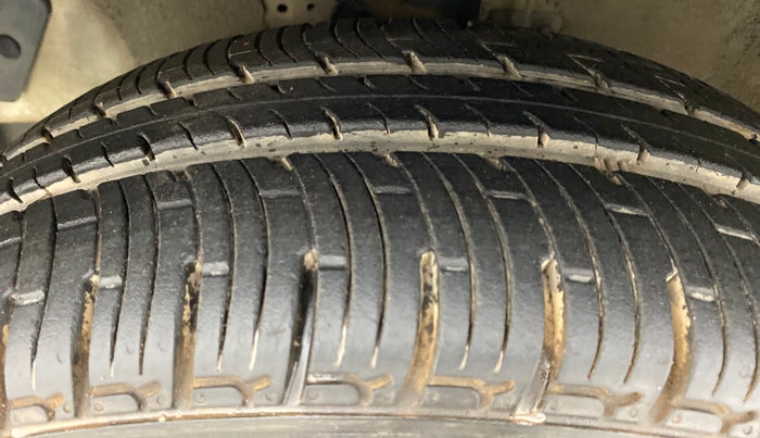2010 Hyundai i20 SPORTZ 1.2 O, Petrol, Manual, 60,127 km, Left Front Tyre Tread