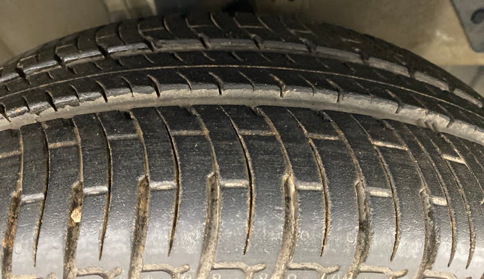 2010 Hyundai i20 SPORTZ 1.2 O, Petrol, Manual, 60,127 km, Right Front Tyre Tread