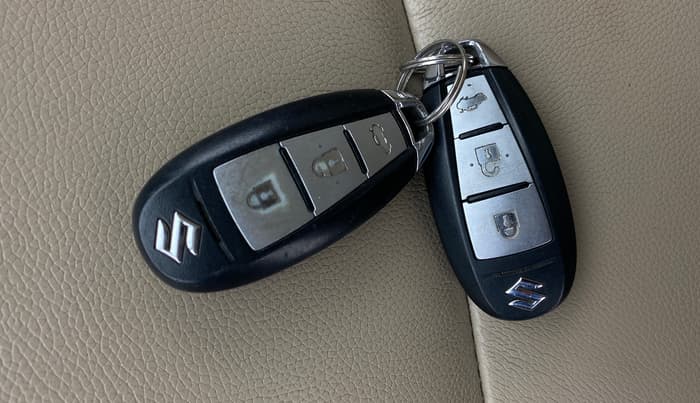 2017 Maruti Ciaz ZXI+, Petrol, Manual, 96,563 km, Key Close Up
