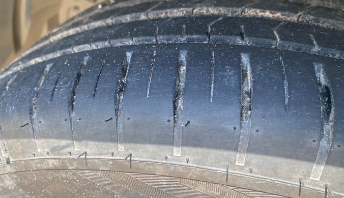 2017 Maruti Ciaz ZXI+, Petrol, Manual, 96,563 km, Left Front Tyre Tread