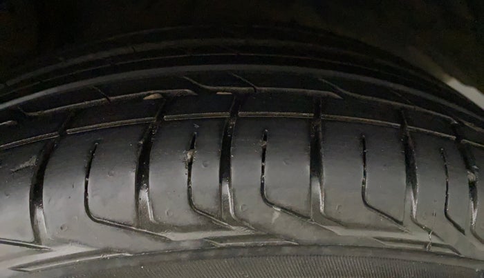 2017 Honda BR-V 1.5L I-VTEC V, Petrol, Manual, 1,04,034 km, Left Rear Tyre Tread