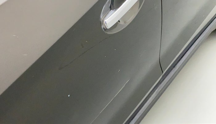 2017 Honda BR-V 1.5L I-VTEC V, Petrol, Manual, 1,04,034 km, Front passenger door - Slightly dented