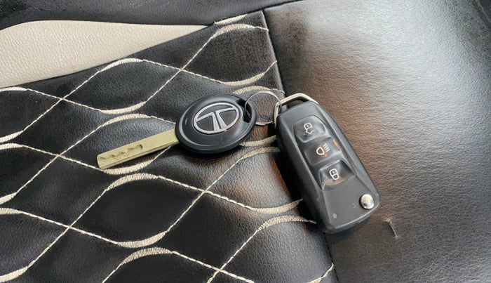 2022 Tata PUNCH ADVENTURE AMT, Petrol, Automatic, 70,590 km, Key Close Up