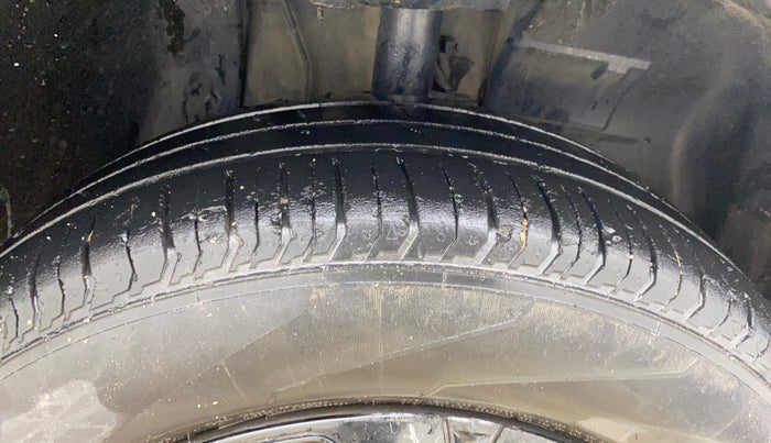 2022 Tata PUNCH ADVENTURE AMT, Petrol, Automatic, 70,590 km, Right Front Tyre Tread