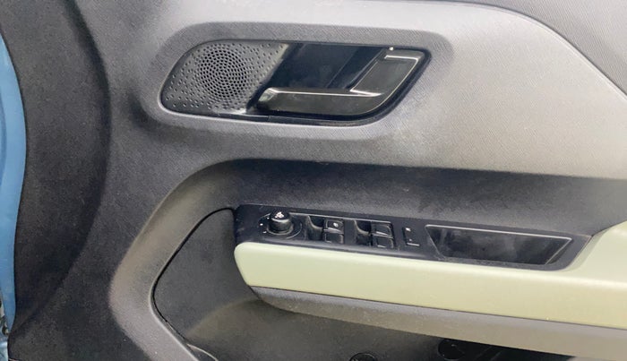 2022 Tata PUNCH ADVENTURE AMT, Petrol, Automatic, 70,590 km, Driver Side Door Panels Control