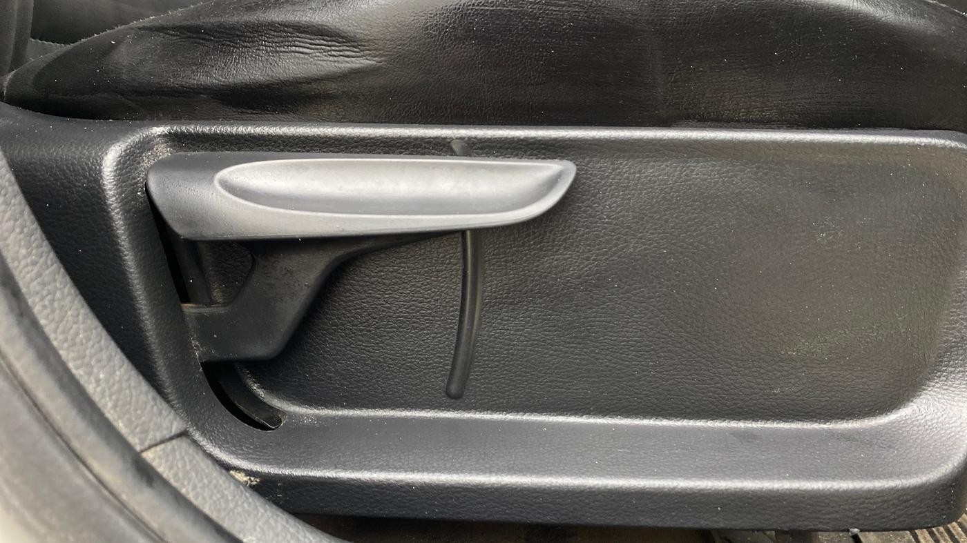 2014 Volkswagen Polo COMFORTLINE 1.2L PETROL, Petrol, Manual, 44,405 km, Driver Side Adjustment Panel