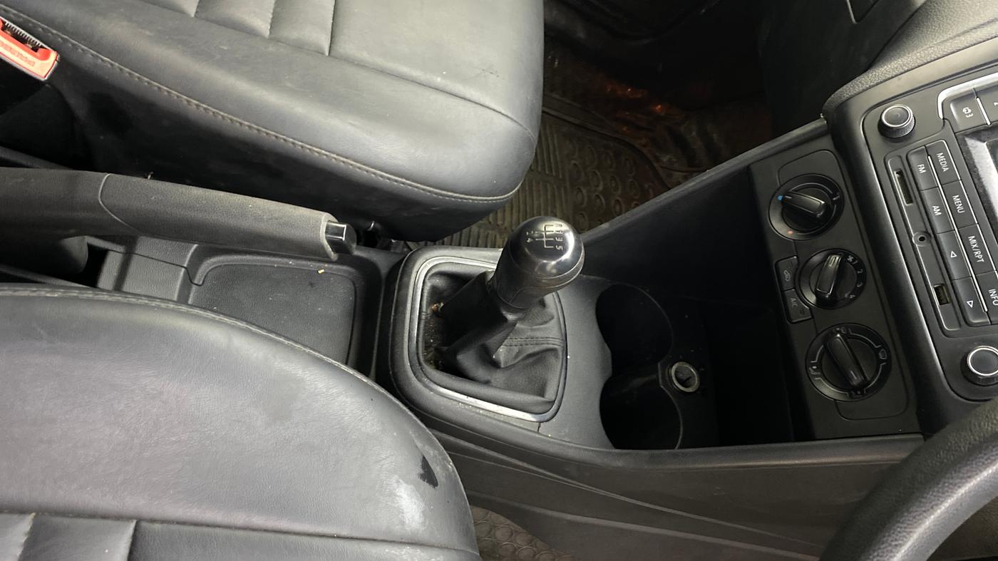 2014 Volkswagen Polo COMFORTLINE 1.2L PETROL, Petrol, Manual, 44,405 km, Gear Lever