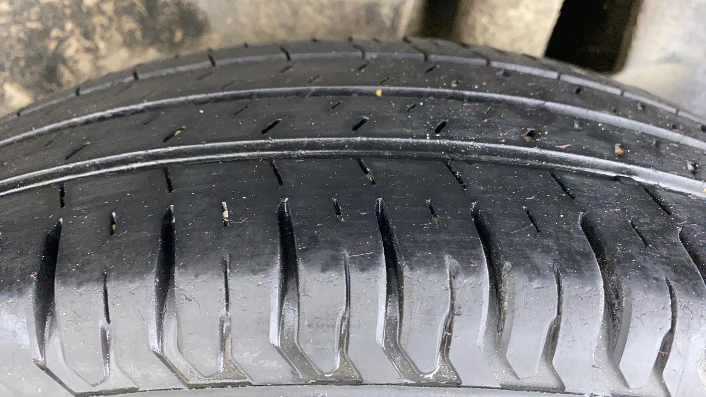 2017 Maruti Dzire VXI, Petrol, Manual, 31,901 km, Left Rear Tyre Tread